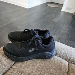 Skechers Black Sneakers with Cushioned Sole